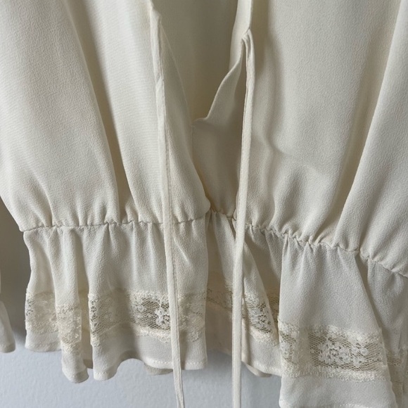 Reformation deep v blouse with tie - Picture 5 of 7